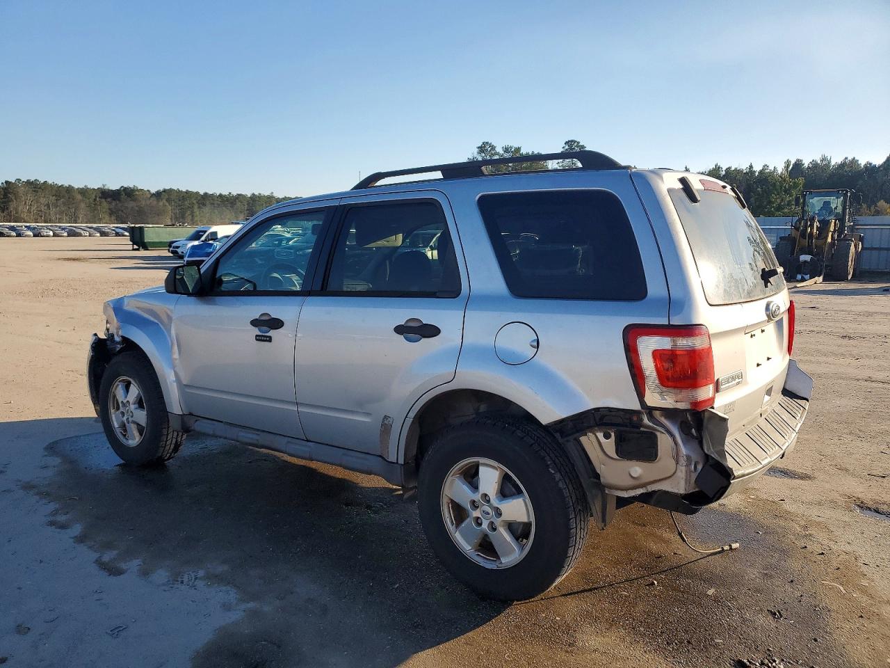 2010 FORD ESCAPE XLT photo 3
