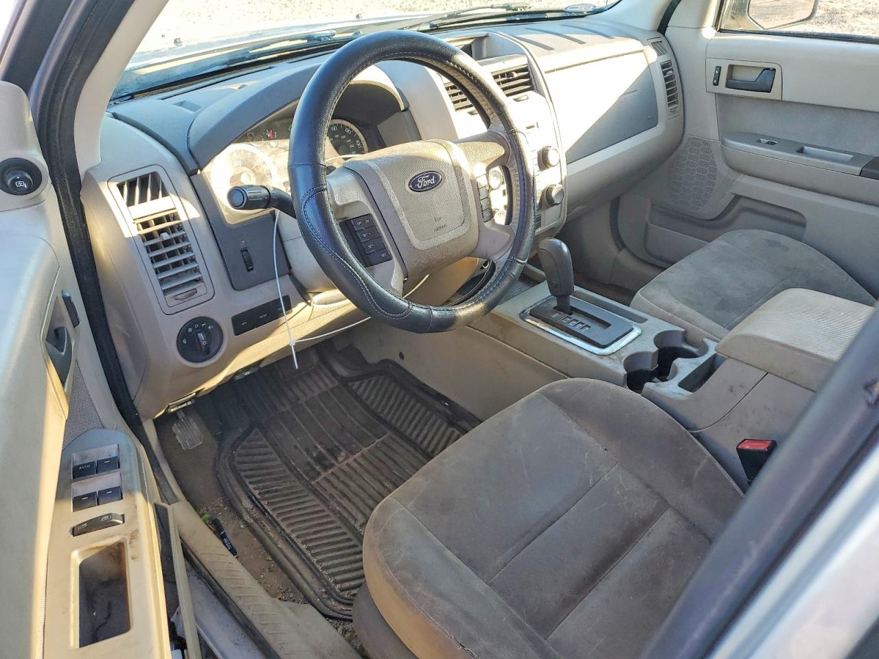 2010 FORD ESCAPE XLT photo 15
