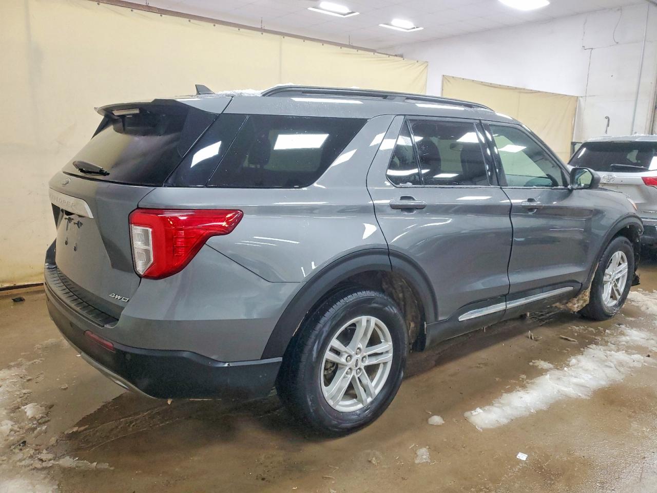2024 FORD EXPLORER XLT photo 5