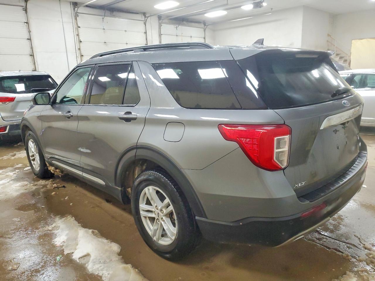 2024 FORD EXPLORER XLT photo 3