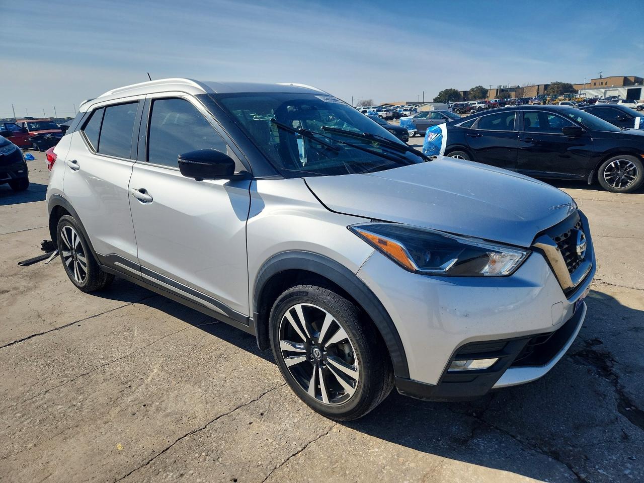 2019 NISSAN KICKS SR photo 4