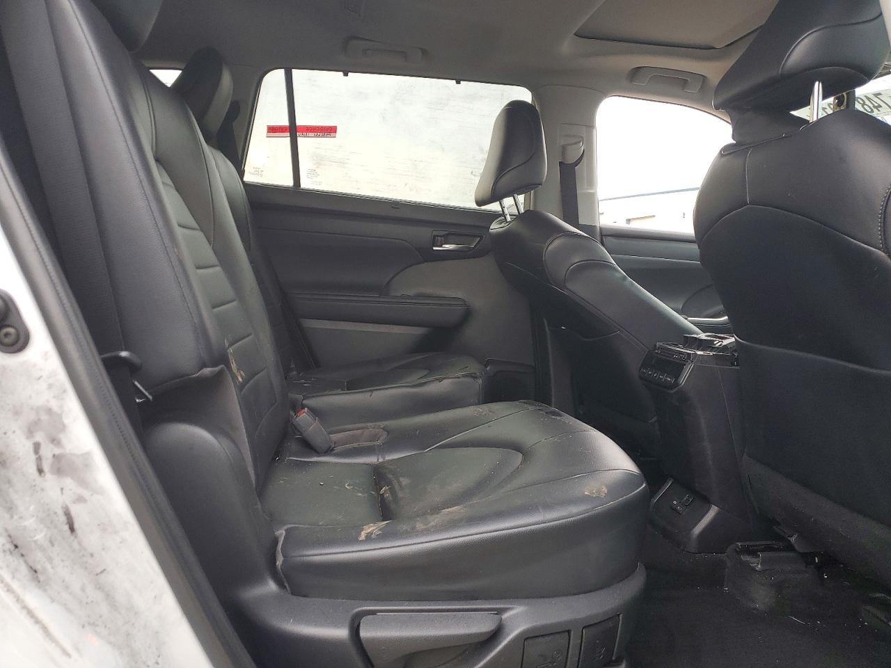 2022 TOYOTA HIGHLANDER HYBRID XLE photo 21