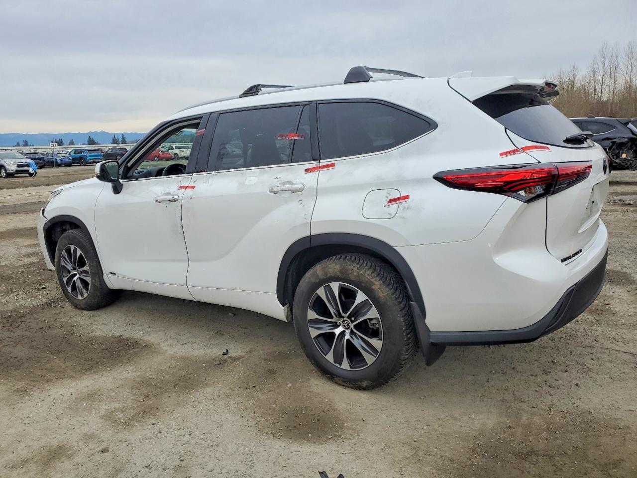 2022 TOYOTA HIGHLANDER HYBRID XLE photo 3