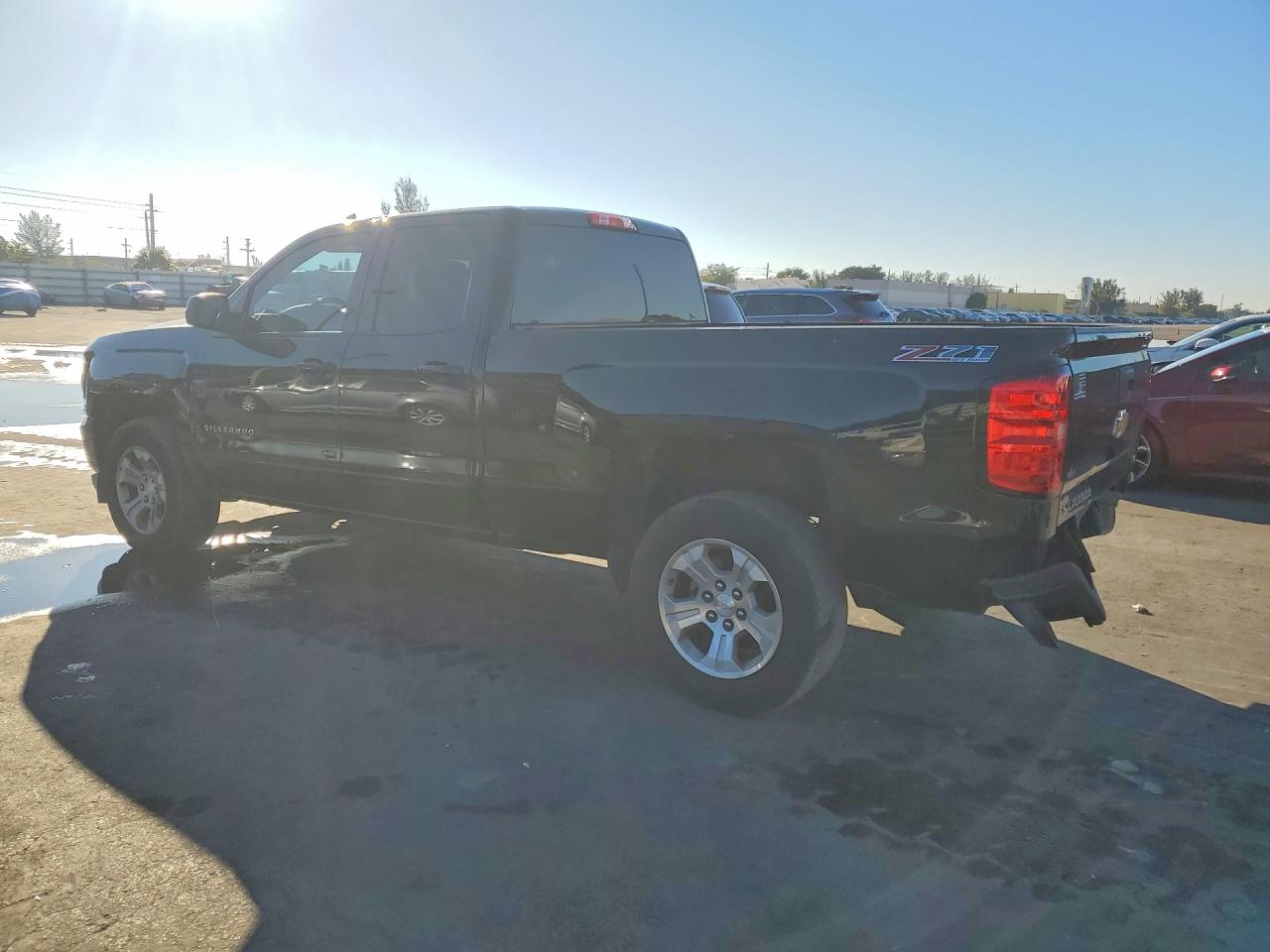 2017 CHEVROLET SILVERADO K1500 LT photo 4