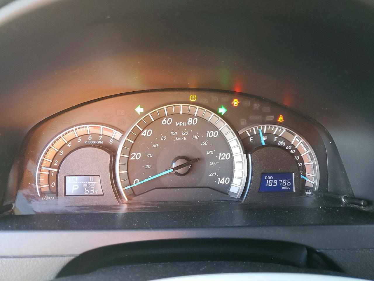 2014 TOYOTA CAMRY SE photo 25