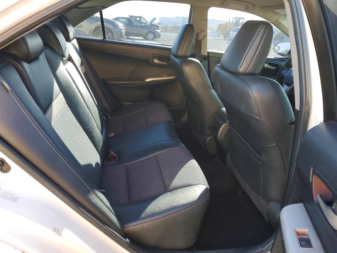 2014 TOYOTA CAMRY SE photo 28