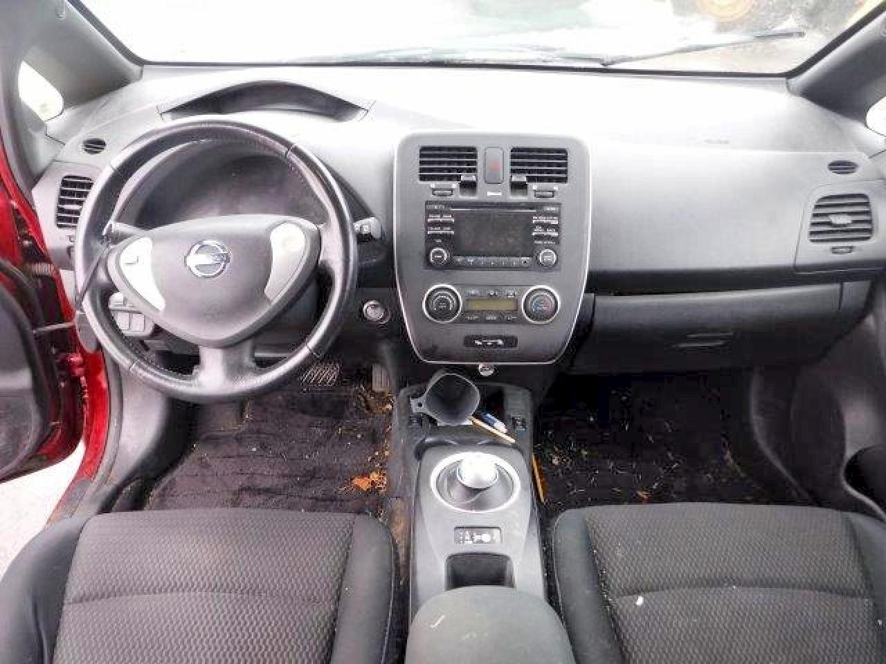 2013 NISSAN LEAF S photo 8