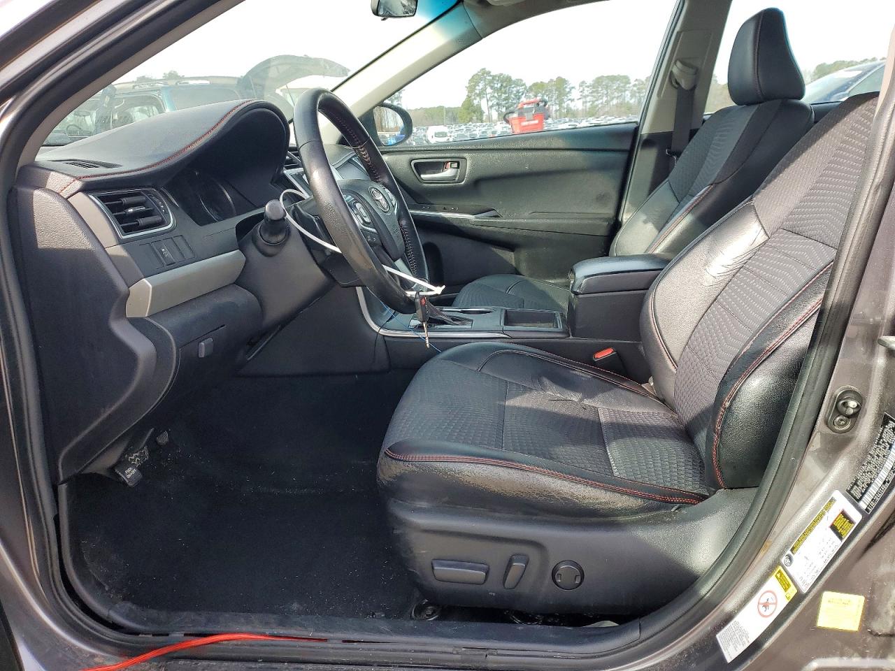 2015 TOYOTA CAMRY LE photo 13