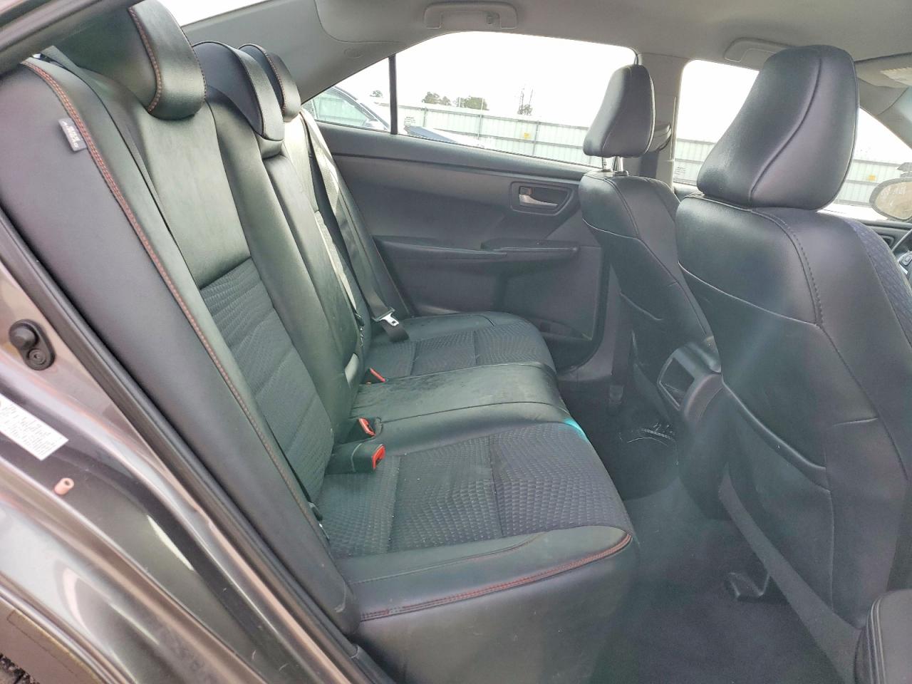 2015 TOYOTA CAMRY LE photo 19