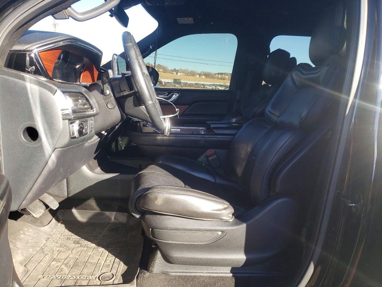 2018 LINCOLN NAVIGATOR L RESERVE photo 19