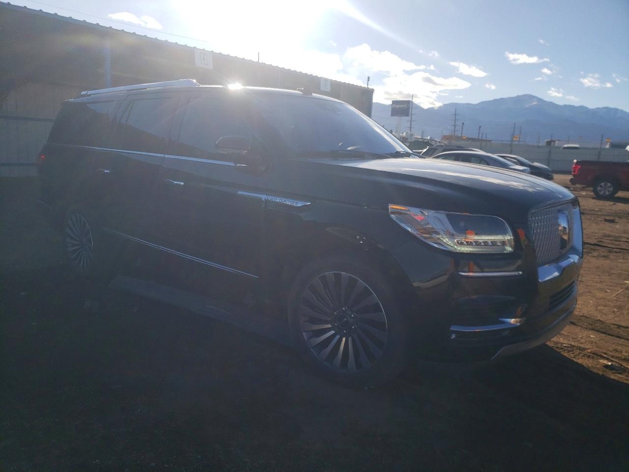 2018 LINCOLN NAVIGATOR L RESERVE photo 10