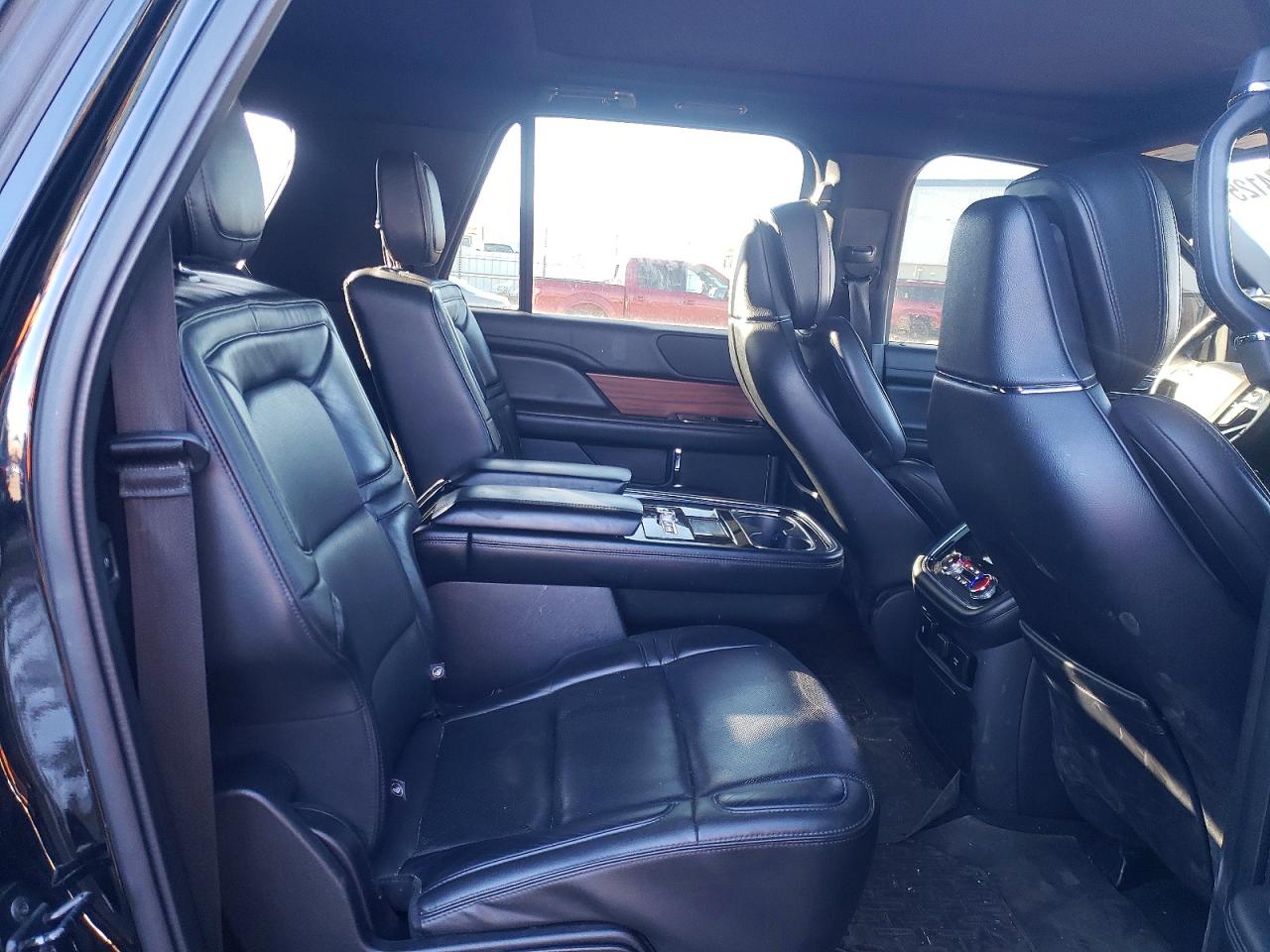 2018 LINCOLN NAVIGATOR L RESERVE photo 28