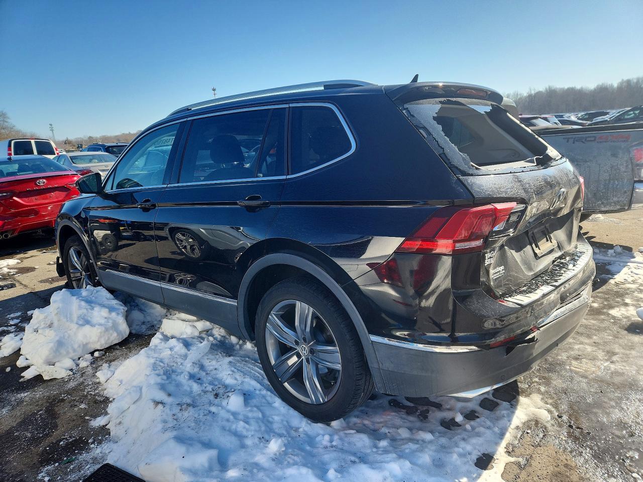 2020 VOLKSWAGEN TIGUAN SE photo 2