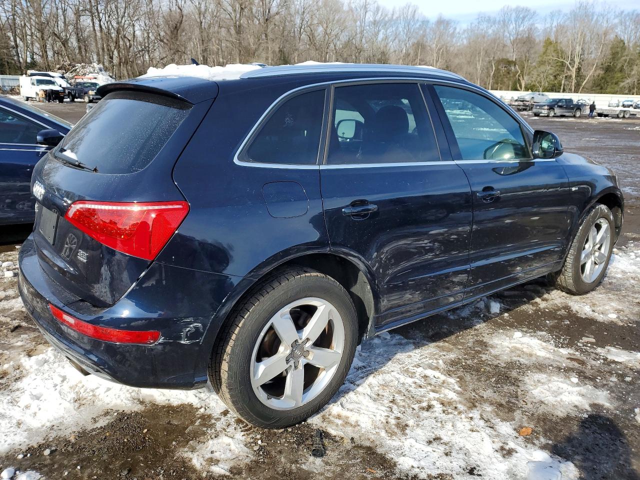 2011 AUDI Q5 PREMIUM PLUS photo 3