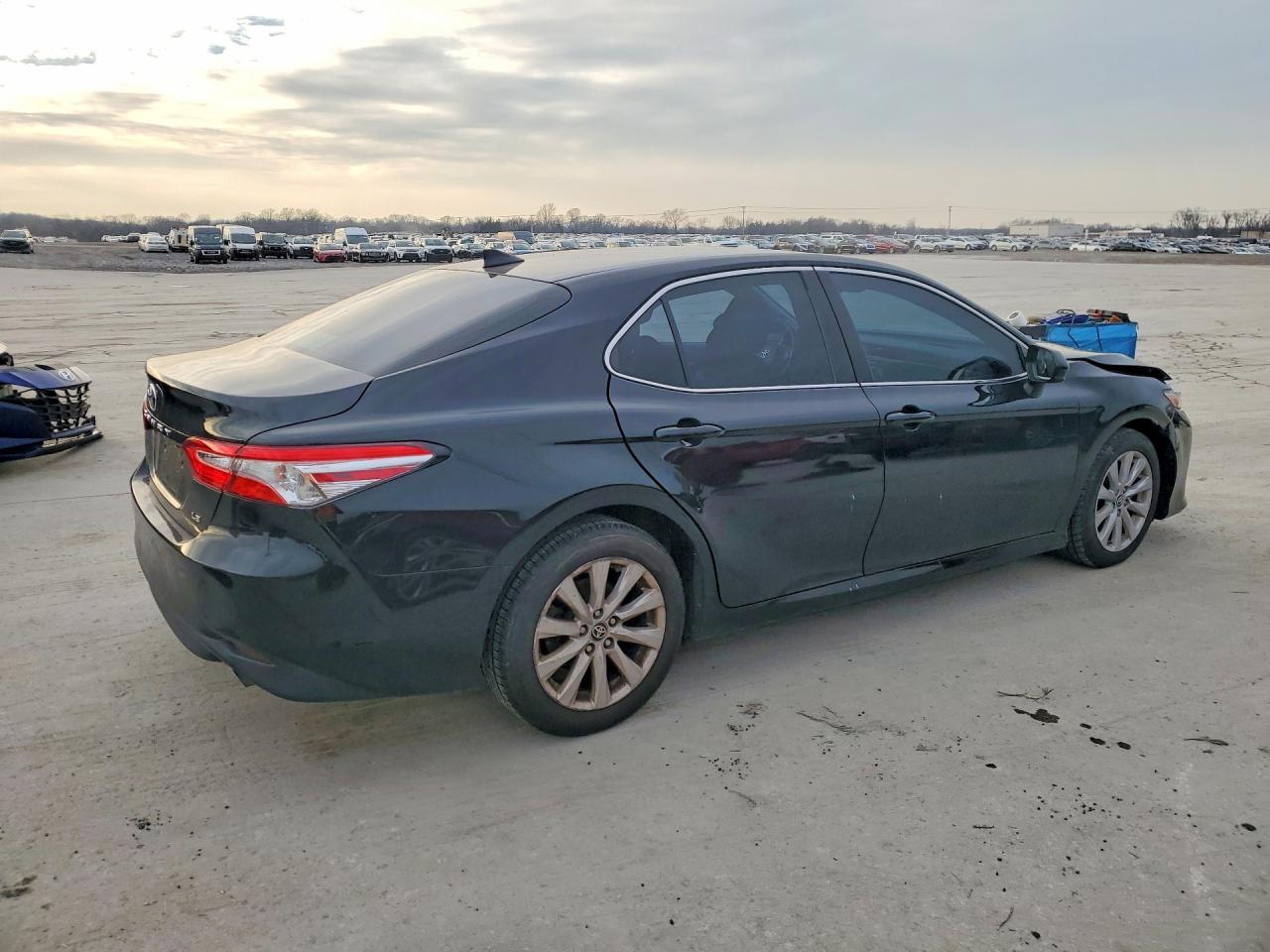 2020 TOYOTA CAMRY LE photo 5