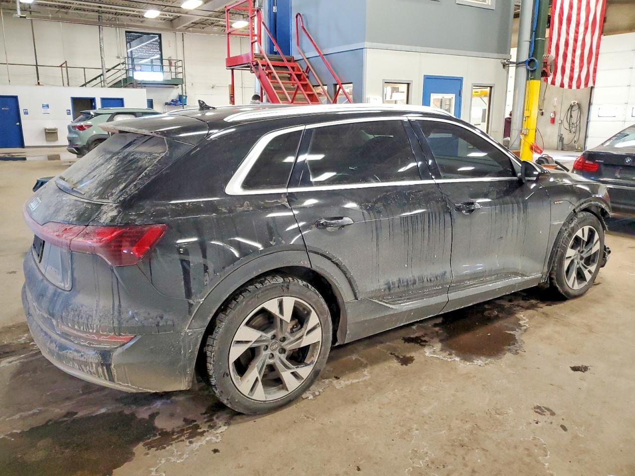 2021 AUDI E-TRON PREMIUM photo 3