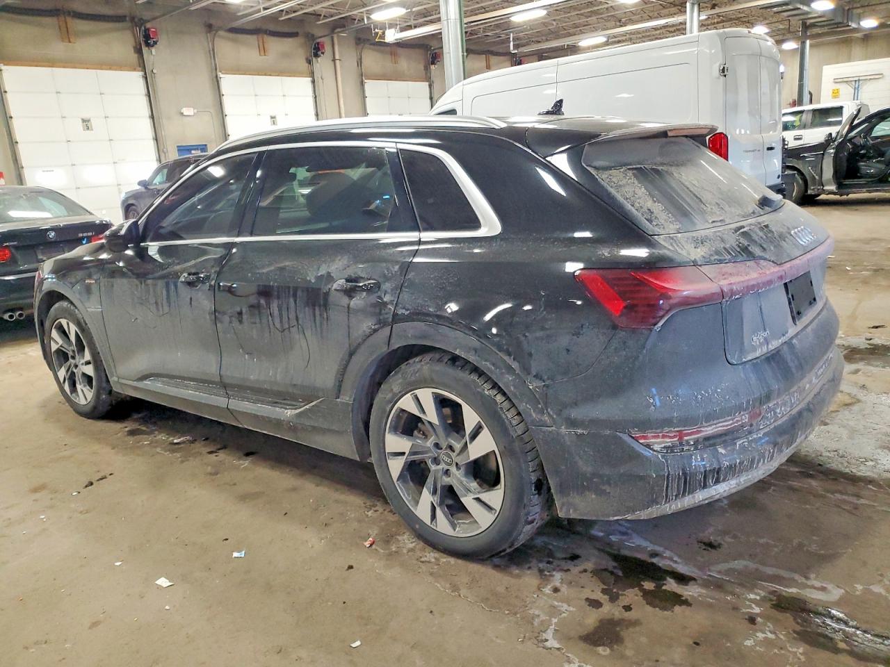 2021 AUDI E-TRON PREMIUM photo 2