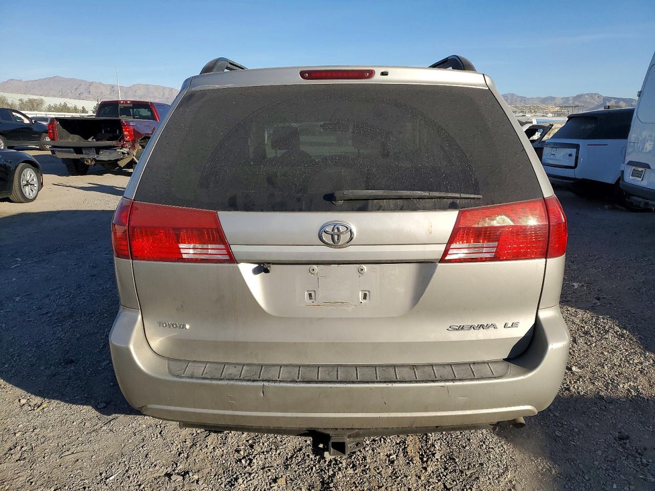 2004 TOYOTA SIENNA CE photo 16