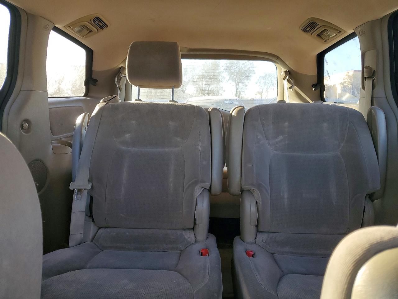 2004 TOYOTA SIENNA CE photo 28