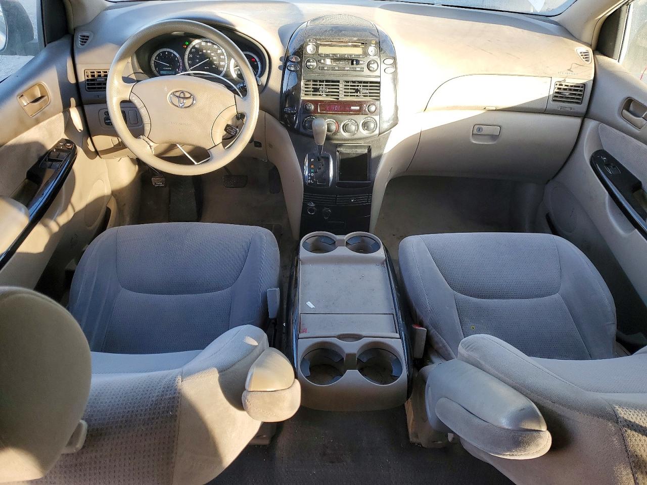 2004 TOYOTA SIENNA CE photo 22