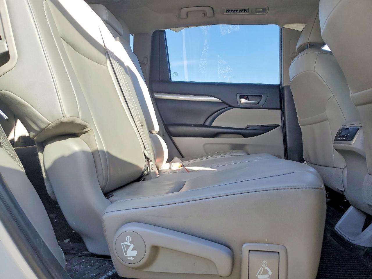 2019 TOYOTA HIGHLANDER HYBRID photo 21