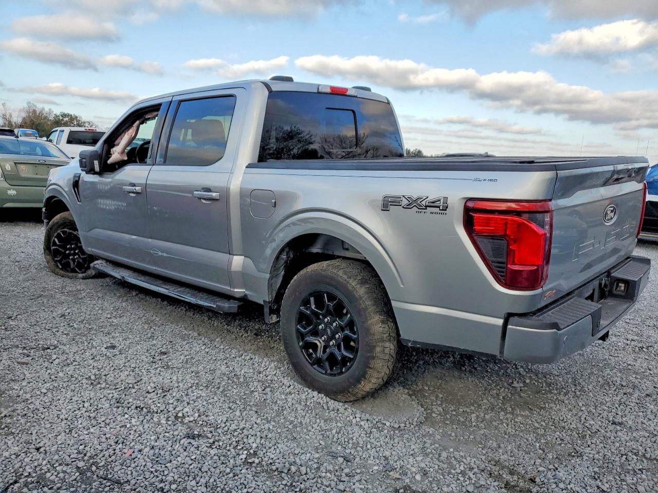 2024 FORD F150 XLT photo 3