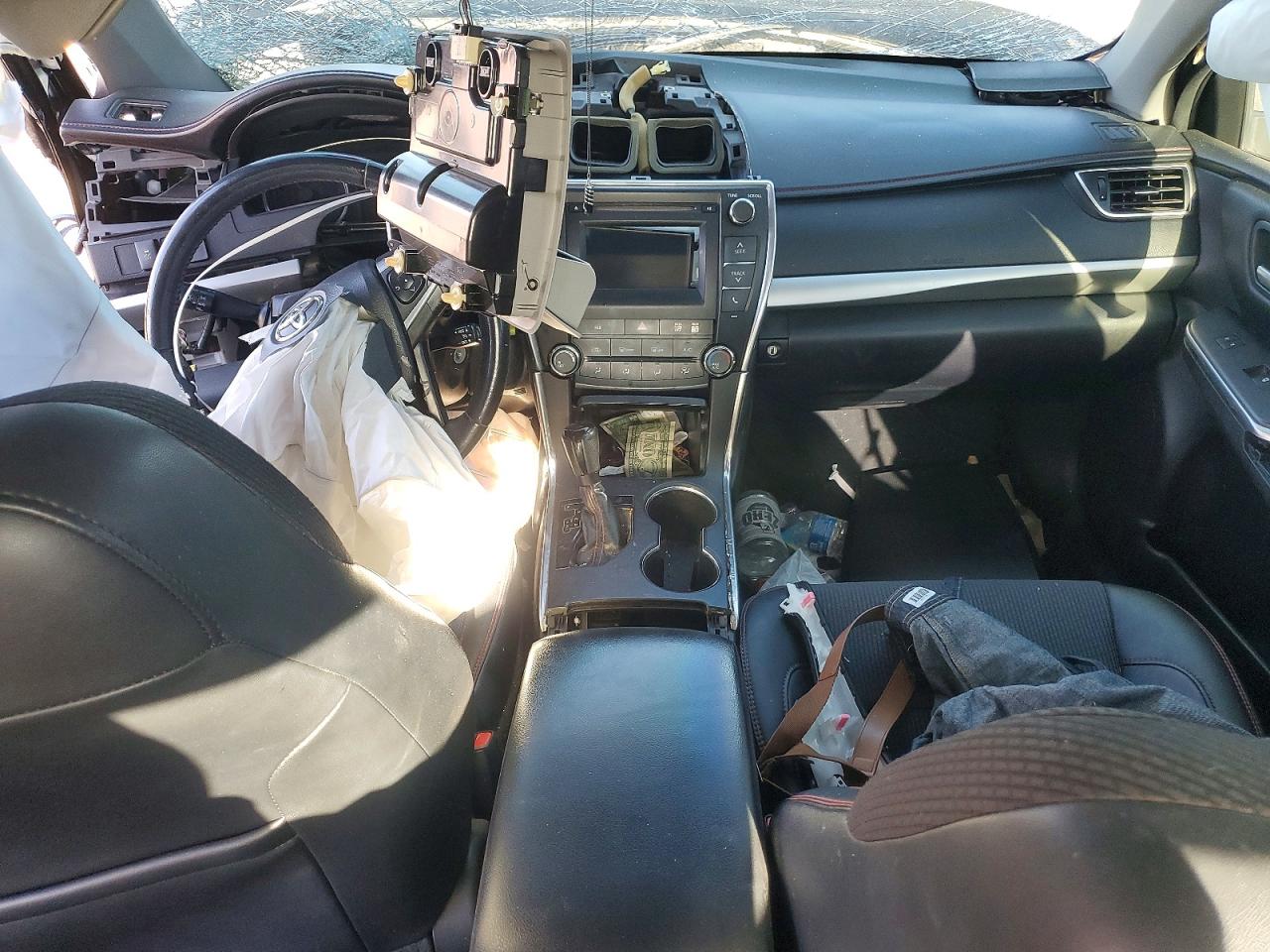 2016 TOYOTA CAMRY LE photo 8