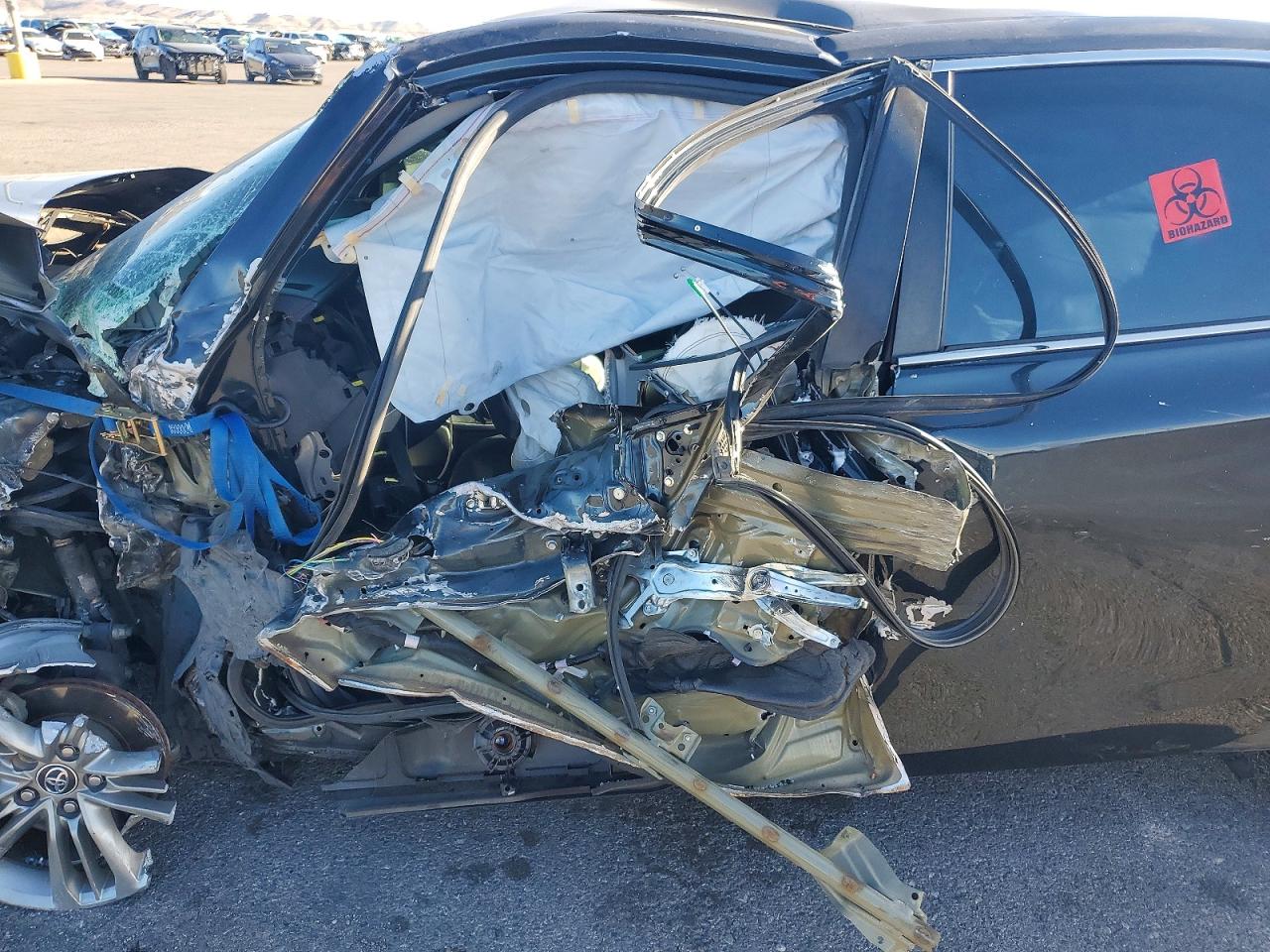 2016 TOYOTA CAMRY LE photo 7