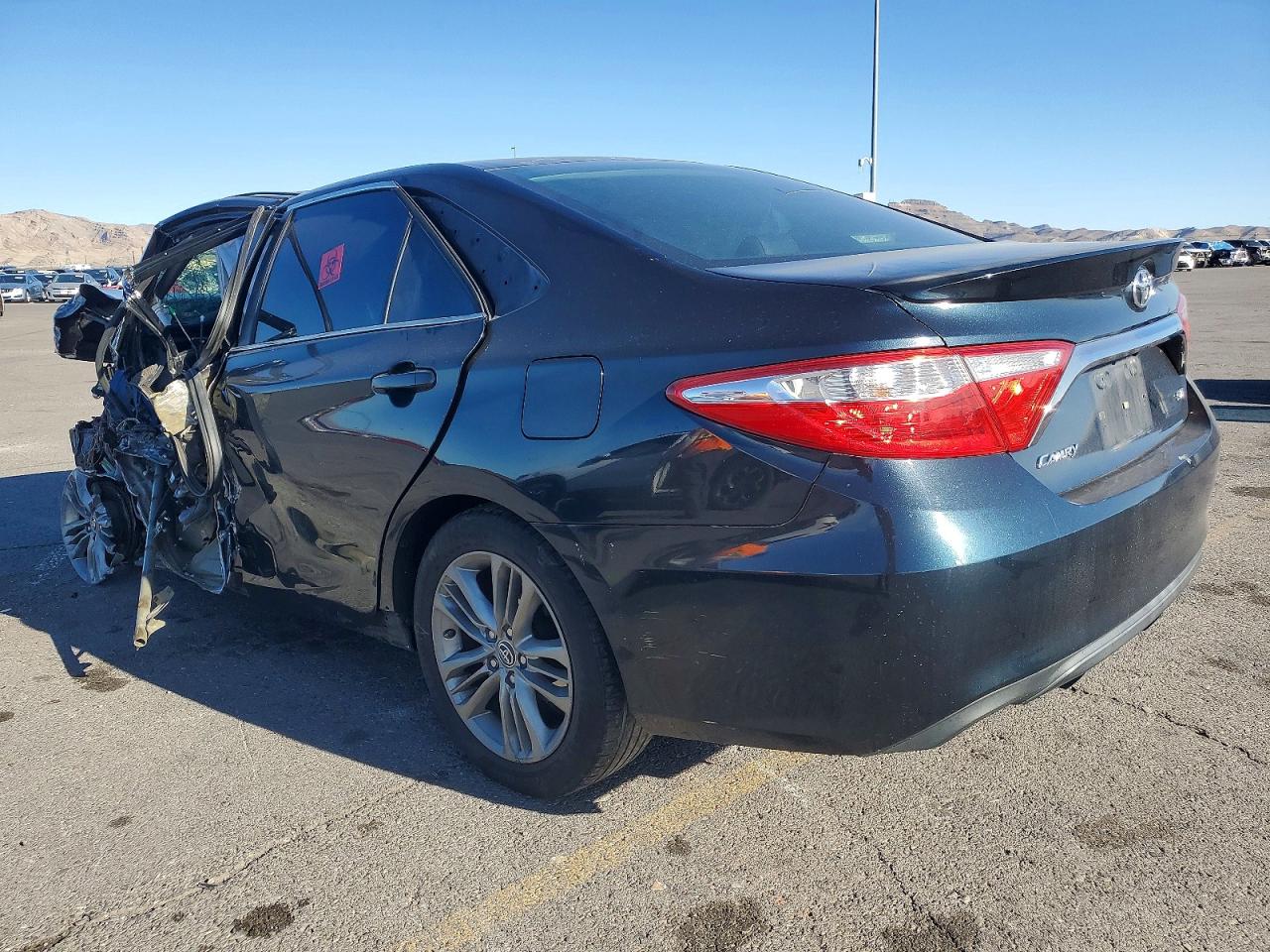 2016 TOYOTA CAMRY LE photo 2