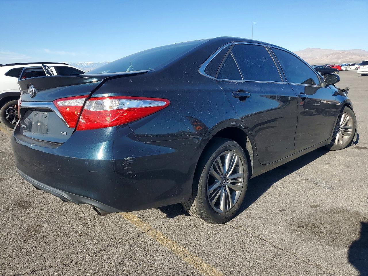 2016 TOYOTA CAMRY LE photo 3