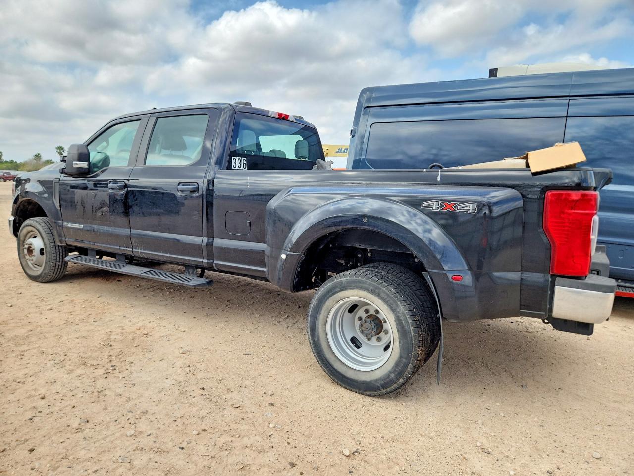 2022 FORD F350 SUPER DUTY photo 2