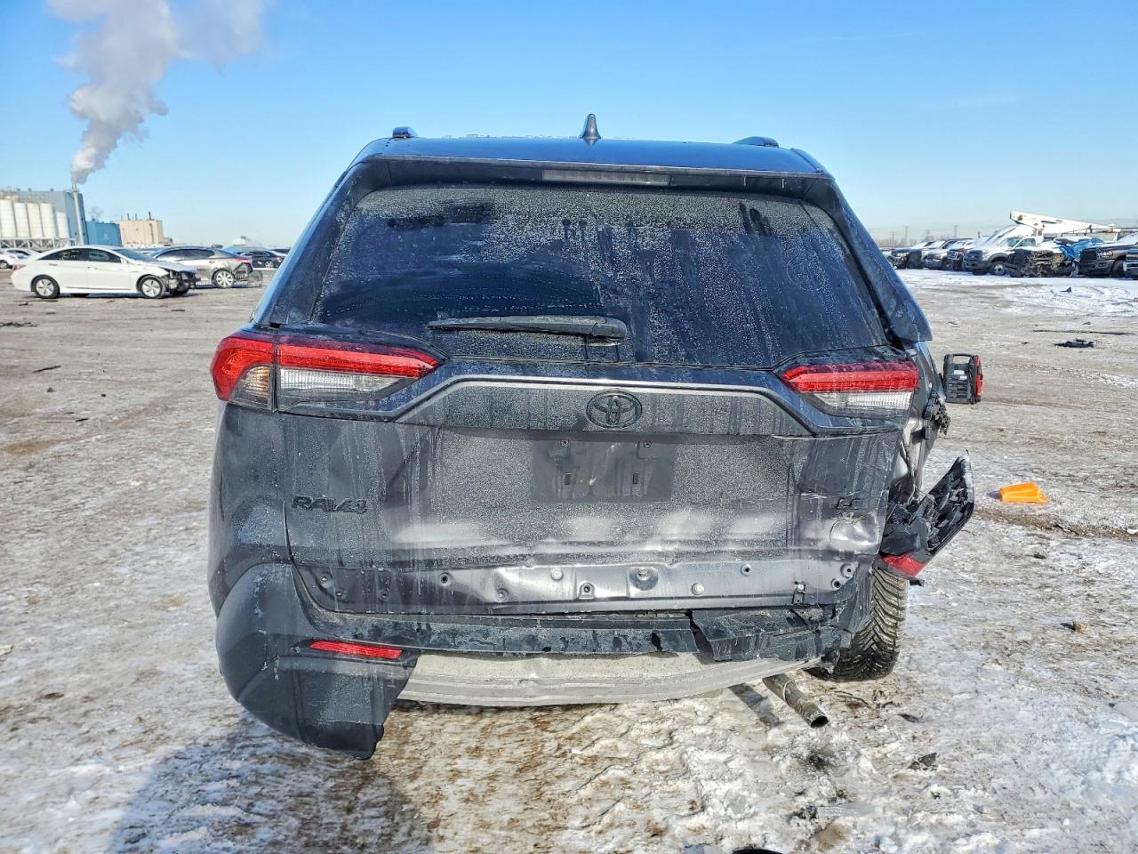 2021 TOYOTA RAV4 LE photo 11