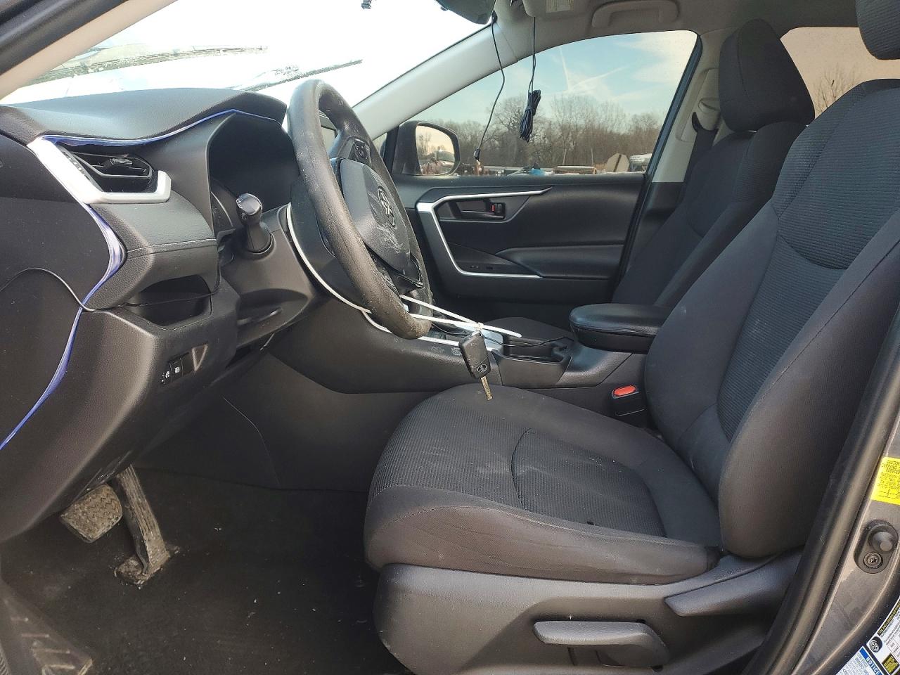 2021 TOYOTA RAV4 LE photo 13