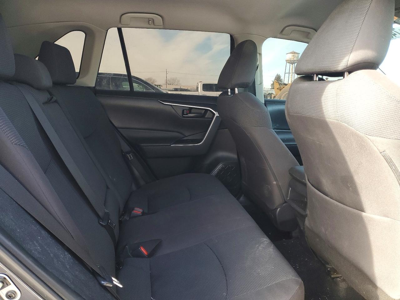 2021 TOYOTA RAV4 LE photo 21