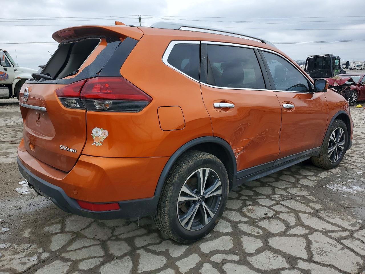 2019 NISSAN ROGUE S photo 5