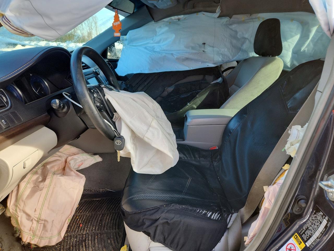 2016 TOYOTA CAMRY LE photo 13