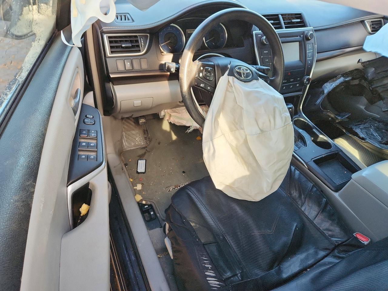 2016 TOYOTA CAMRY LE photo 15