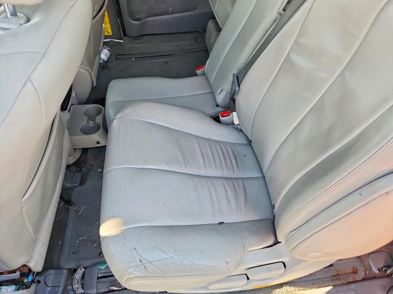2013 TOYOTA SIENNA XLE photo 11