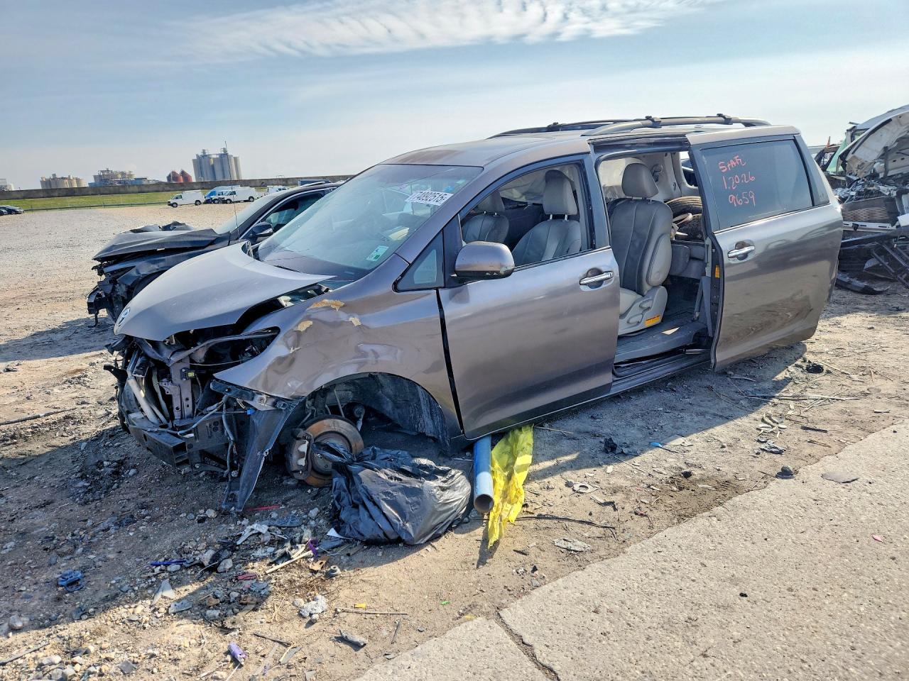 2013 TOYOTA SIENNA