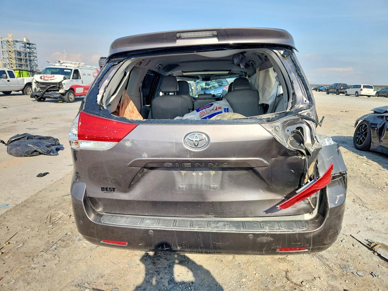 2013 TOYOTA SIENNA XLE photo 6