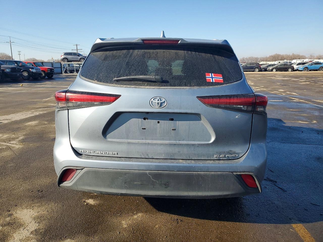 2022 TOYOTA HIGHLANDER XLE photo 6