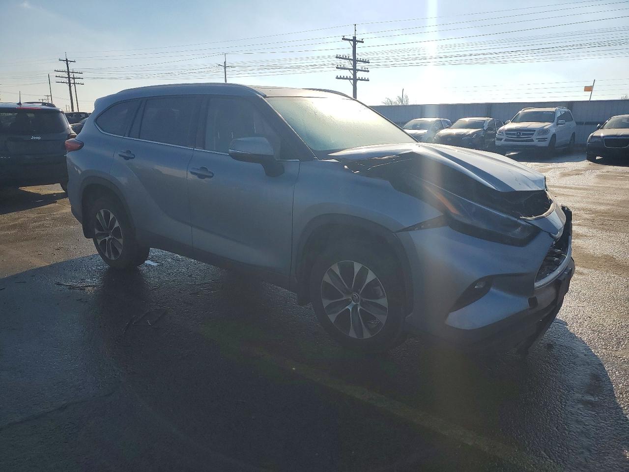 2022 TOYOTA HIGHLANDER XLE photo 4