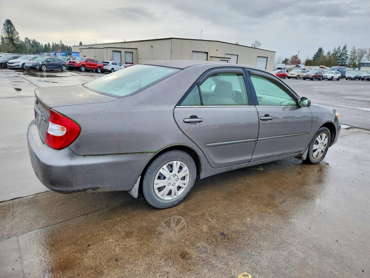 2004 TOYOTA CAMRY LE photo 3