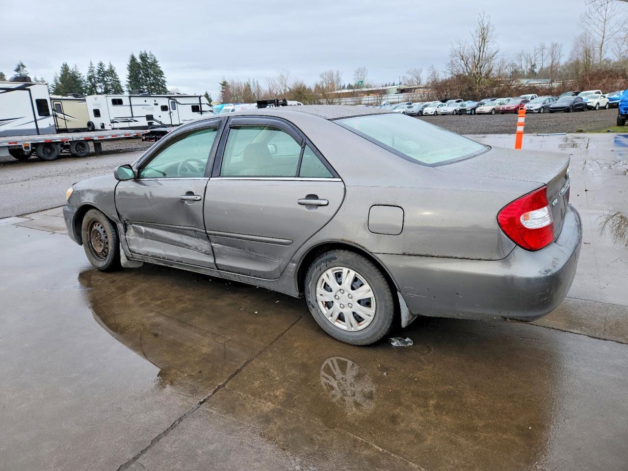 2004 TOYOTA CAMRY LE photo 2