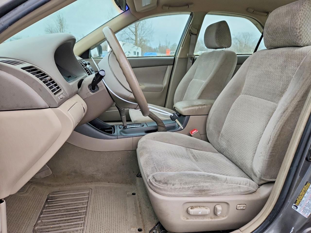 2004 TOYOTA CAMRY LE photo 7