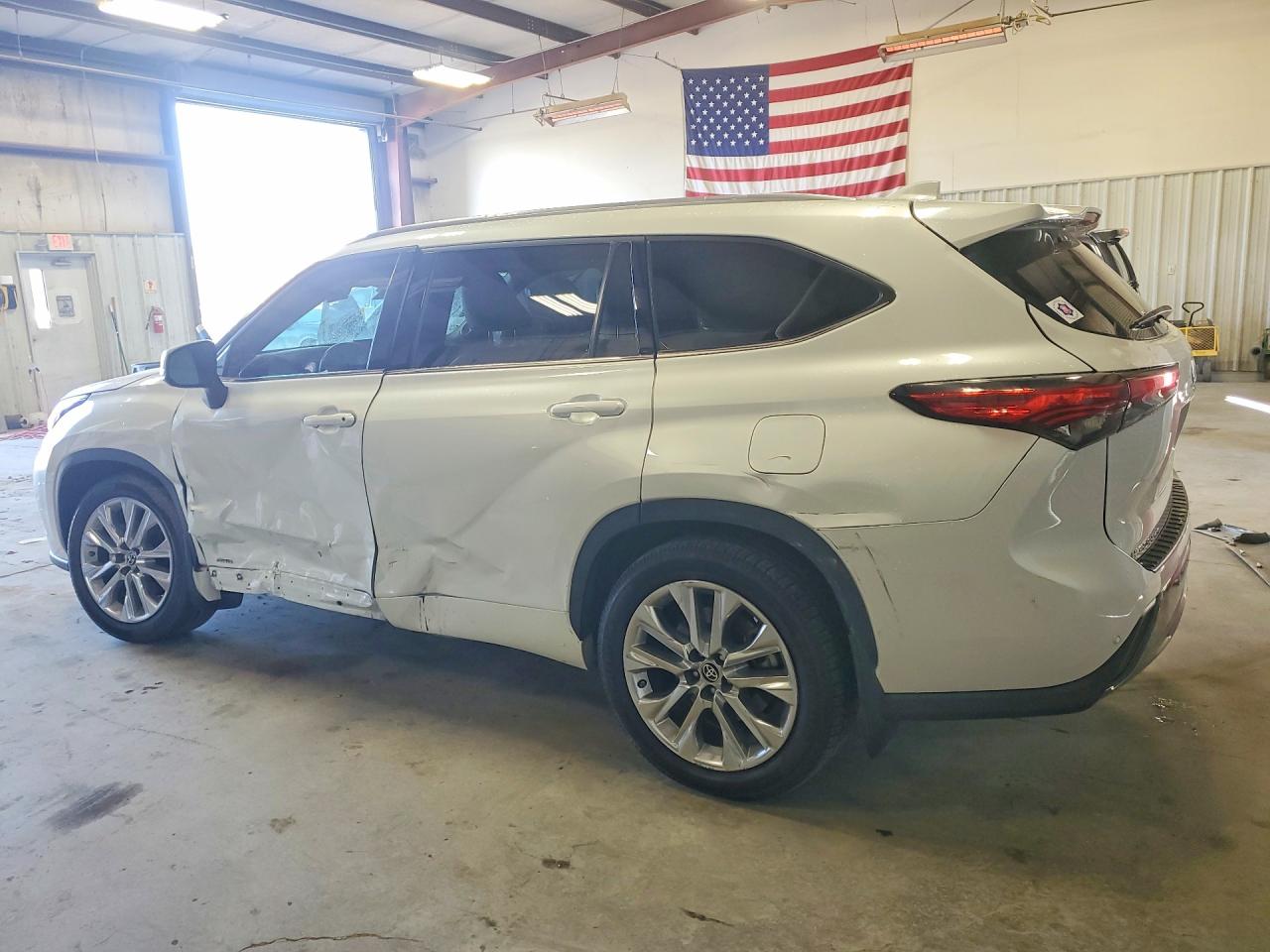 2022 TOYOTA HIGHLANDER HYBRID LIMITED photo 2