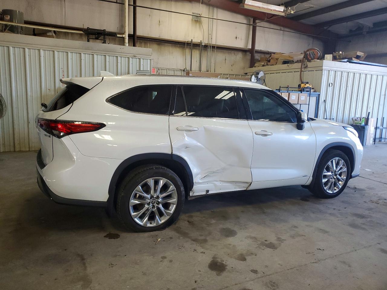 2022 TOYOTA HIGHLANDER HYBRID LIMITED photo 3