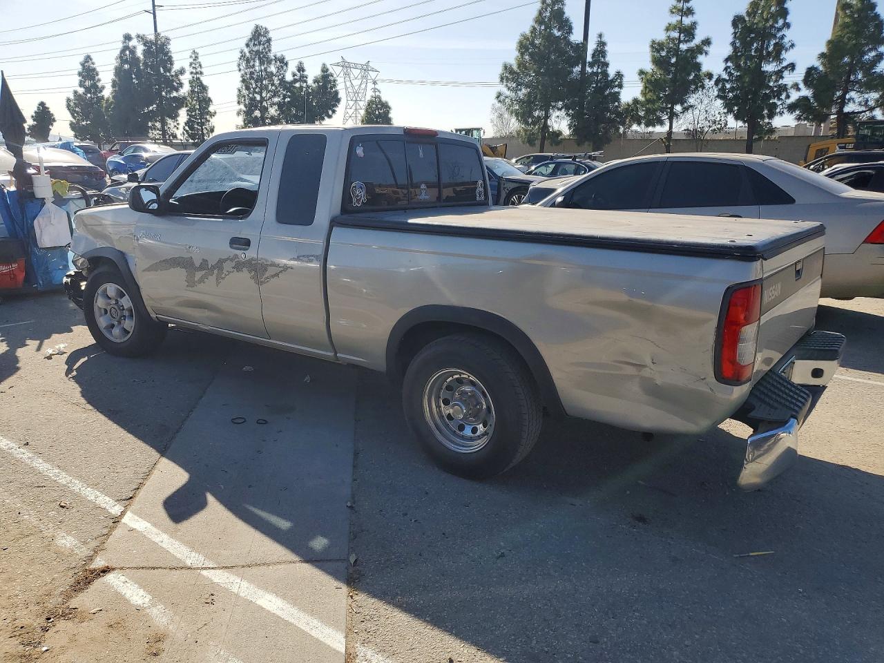 1999 NISSAN FRONTIER KING CAB XE photo 2