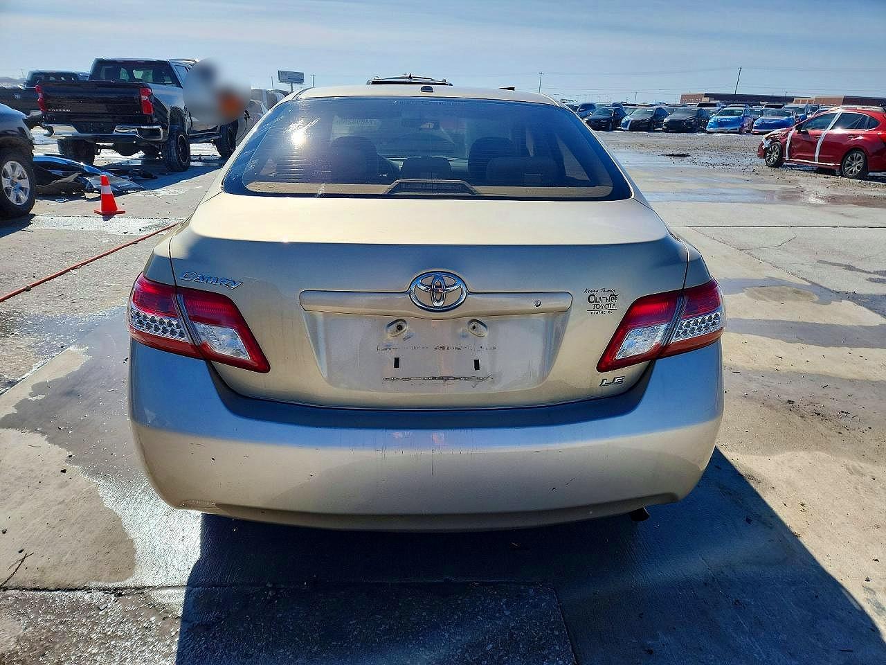 2011 TOYOTA CAMRY LE photo 11