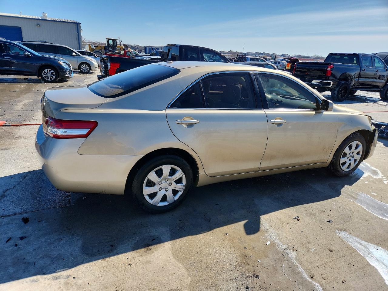2011 TOYOTA CAMRY LE photo 5
